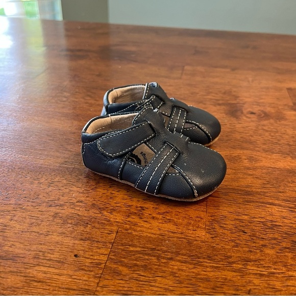 Livie and Luca navy first walkers leather shoes size 0-6 months - Picture 1 of 9